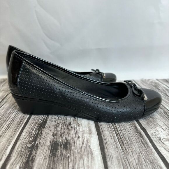 Easy Spirit Women's Black Leather Wedge Heels Shiny Bow Tie Toe 6 6M Slip On - Picture 3 of 11